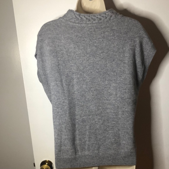 🦋Brooks Brothers crewneck cashmere sweater with short sleeve.🦋 - Picture 7 of 10